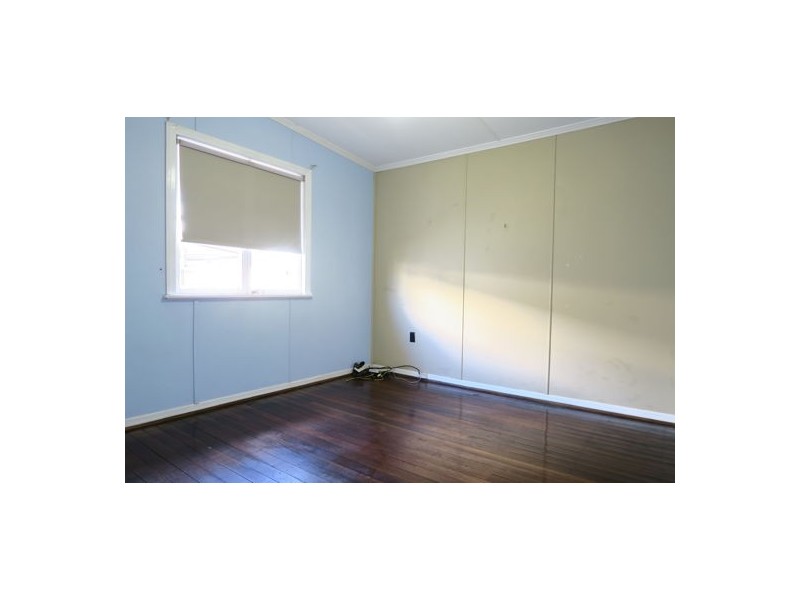 11 Gomer Street, Booval QLD 4304