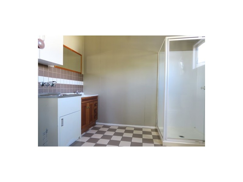 11 Gomer Street, Booval QLD 4304