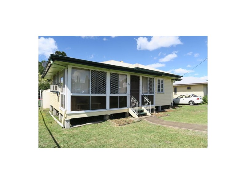 127 Blackstone Road, Silkstone QLD 4304