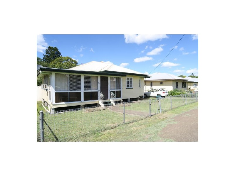 127 Blackstone Road, Silkstone QLD 4304