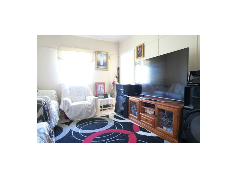 127 Blackstone Road, Silkstone QLD 4304