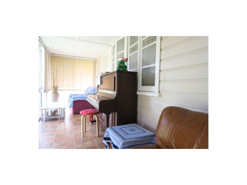 127 Blackstone Road, Silkstone QLD 4304
