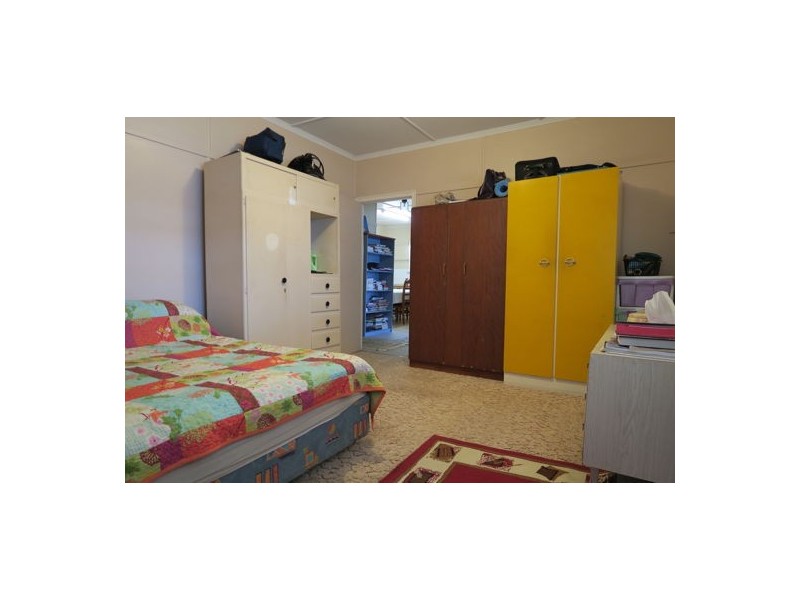127 Blackstone Road, Silkstone QLD 4304