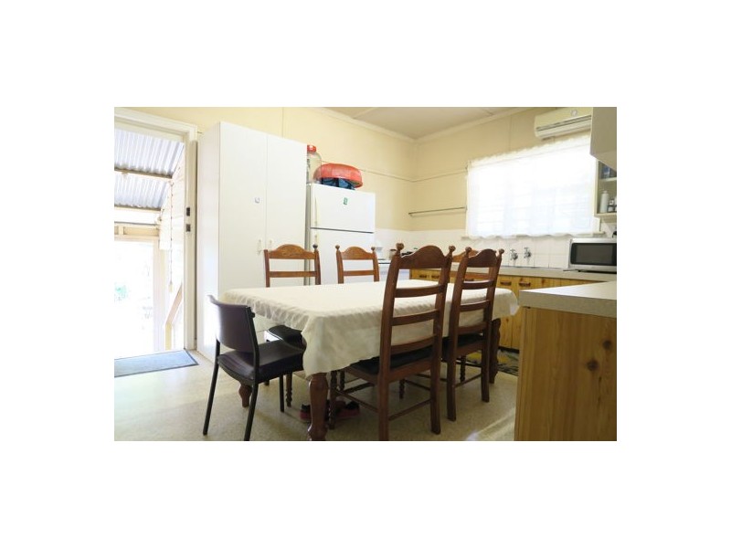 127 Blackstone Road, Silkstone QLD 4304