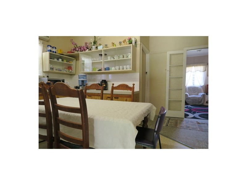 127 Blackstone Road, Silkstone QLD 4304