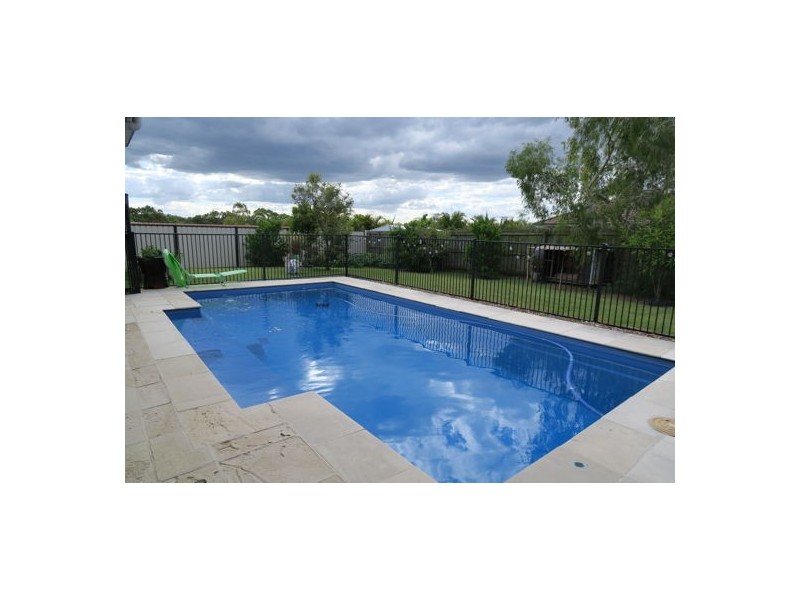 6 Chesterfield Place, Flinders View QLD 4305