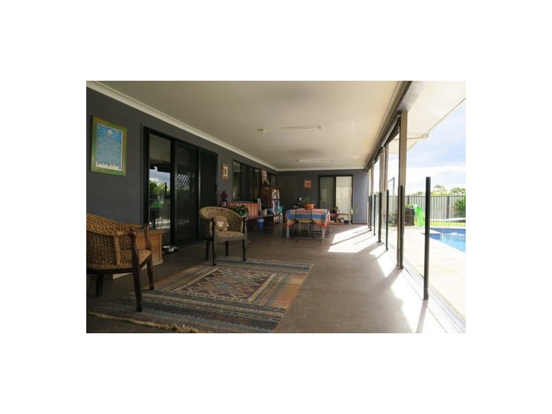 6 Chesterfield Place, Flinders View QLD 4305