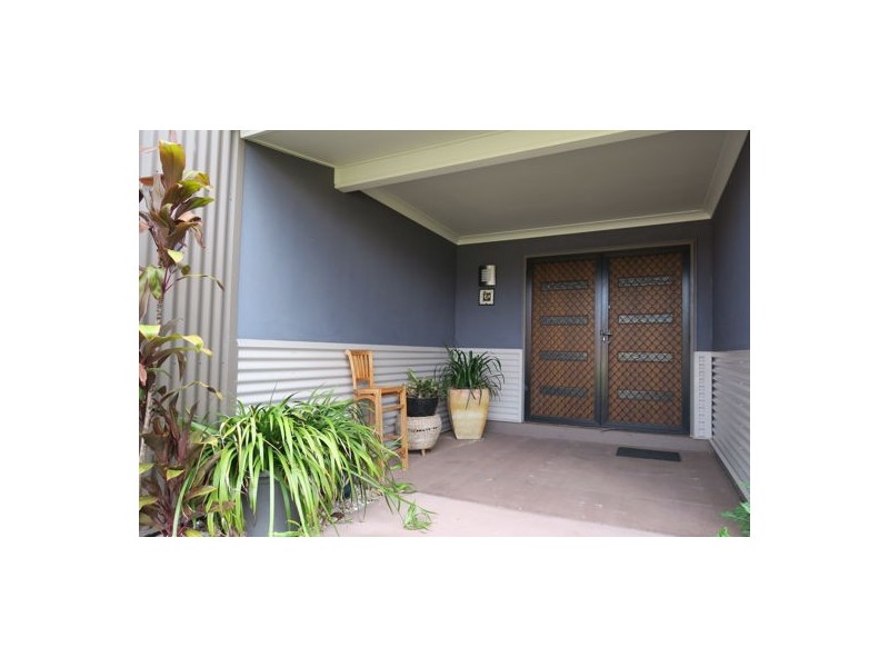 6 Chesterfield Place, Flinders View QLD 4305