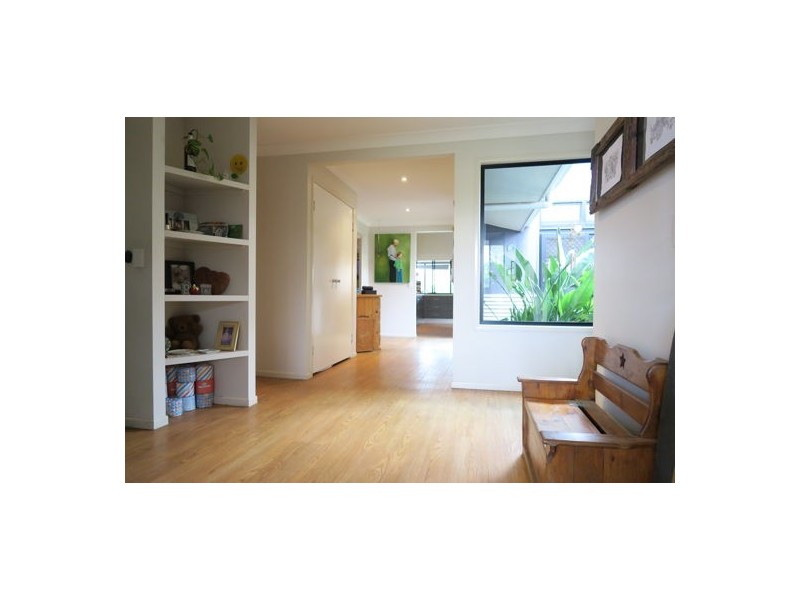 6 Chesterfield Place, Flinders View QLD 4305
