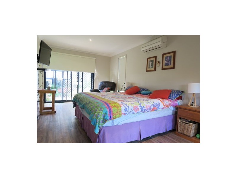 6 Chesterfield Place, Flinders View QLD 4305