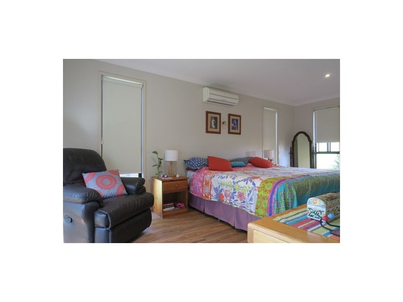 6 Chesterfield Place, Flinders View QLD 4305