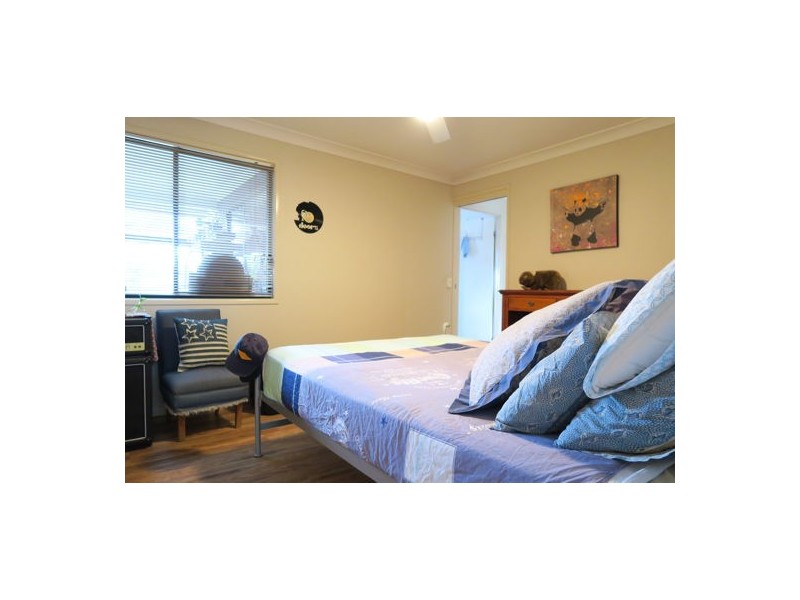 6 Chesterfield Place, Flinders View QLD 4305