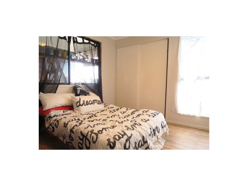 6 Chesterfield Place, Flinders View QLD 4305