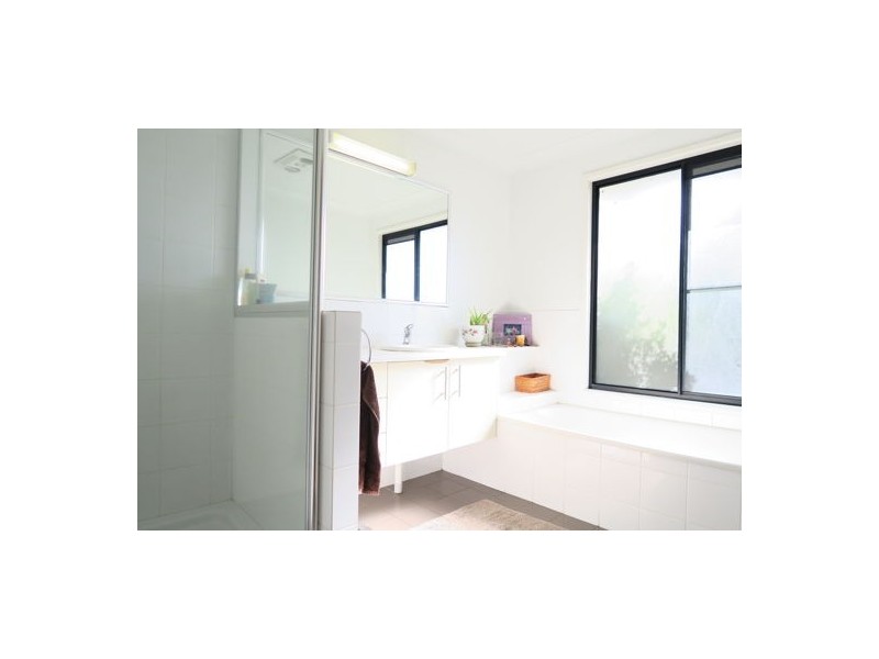 6 Chesterfield Place, Flinders View QLD 4305