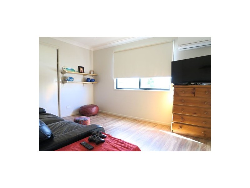 6 Chesterfield Place, Flinders View QLD 4305