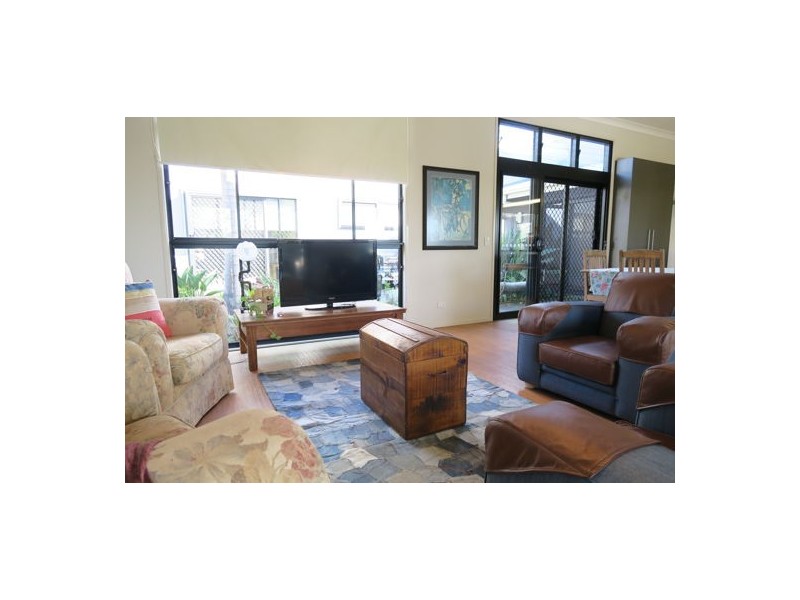 6 Chesterfield Place, Flinders View QLD 4305