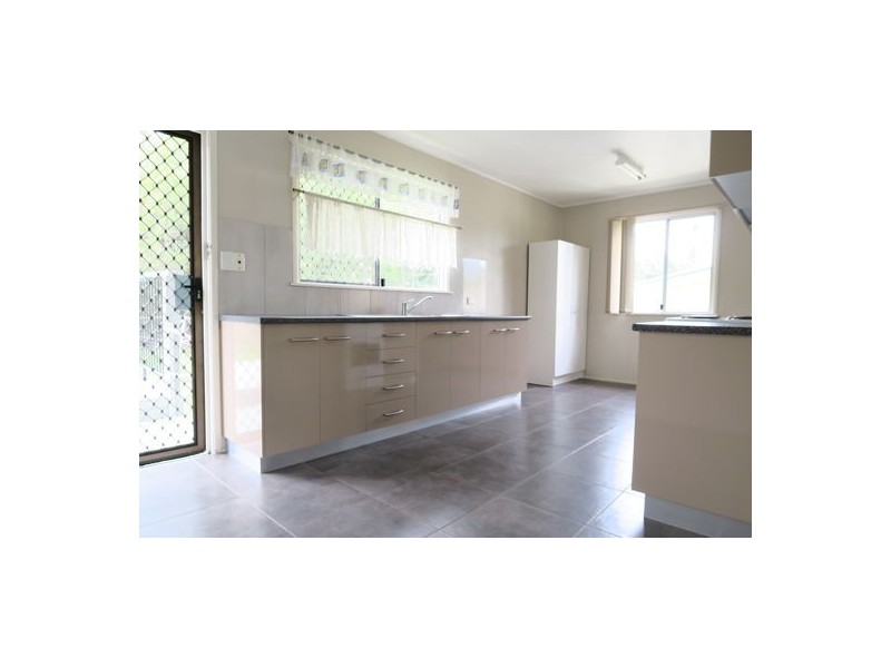 16 Cross Street, Raceview QLD 4305