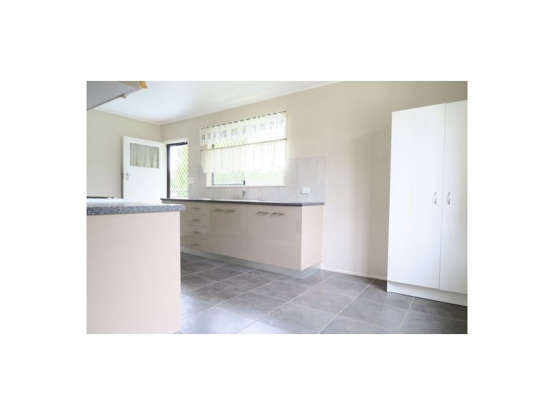 16 Cross Street, Raceview QLD 4305