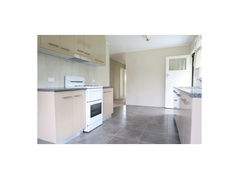 16 Cross Street, Raceview QLD 4305