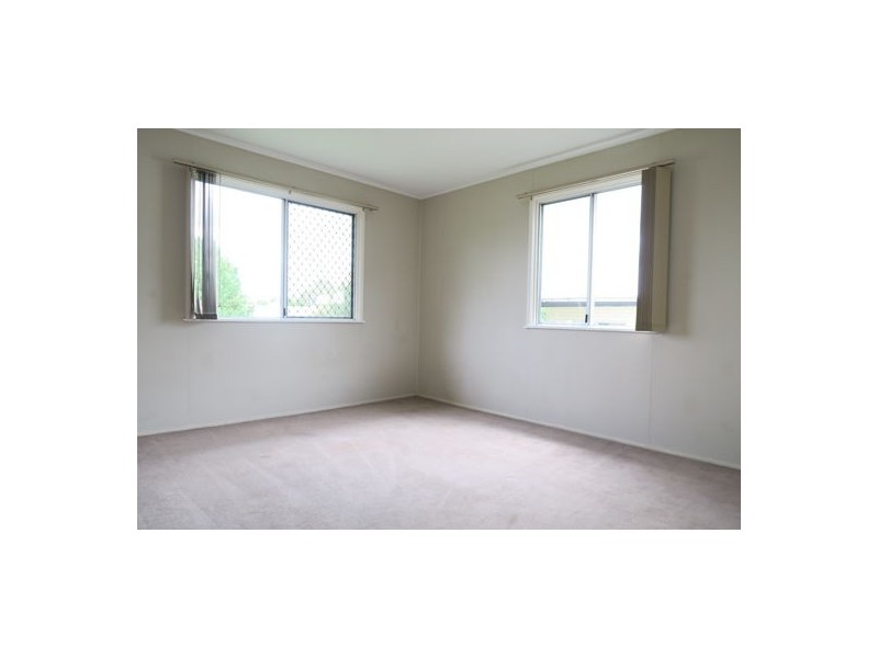 16 Cross Street, Raceview QLD 4305