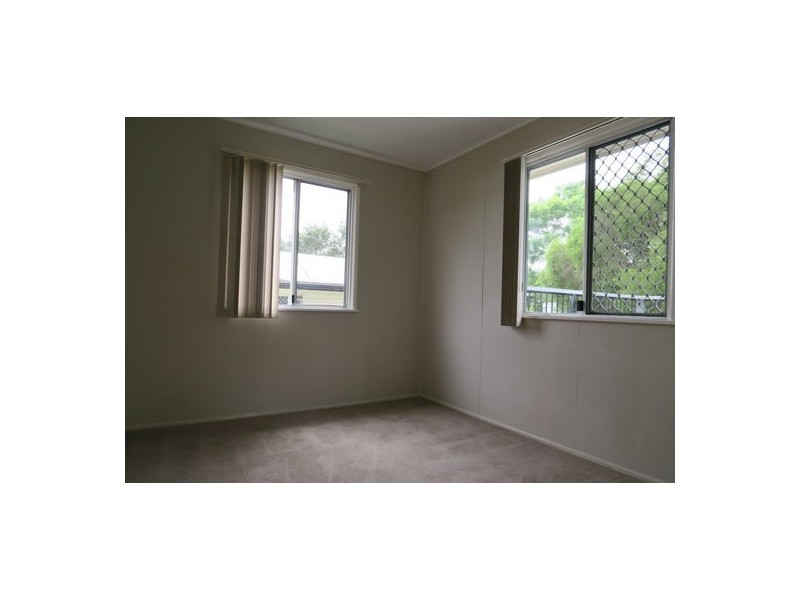 16 Cross Street, Raceview QLD 4305