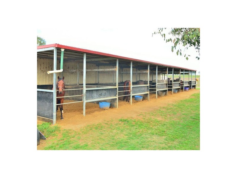 953 Middle Road, Peak Crossing QLD 4306