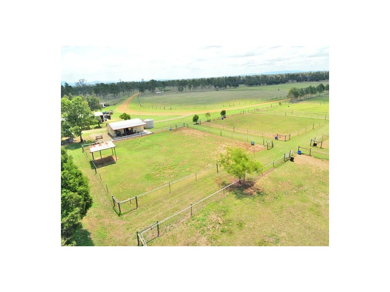 953 Middle Road, Peak Crossing QLD 4306