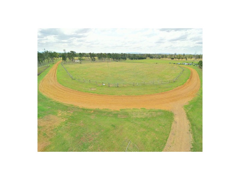 953 Middle Road, Peak Crossing QLD 4306