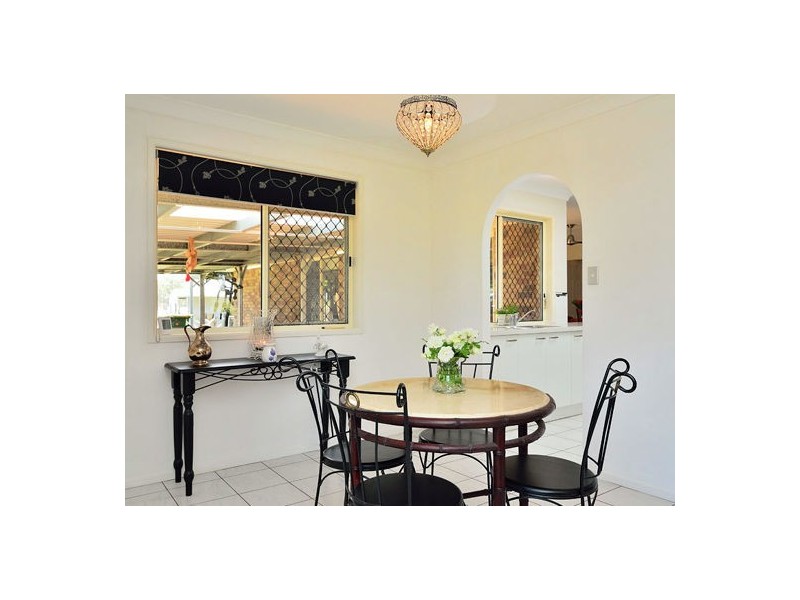 953 Middle Road, Peak Crossing QLD 4306