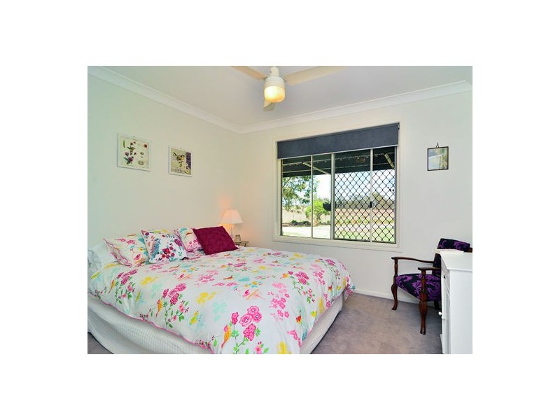 953 Middle Road, Peak Crossing QLD 4306