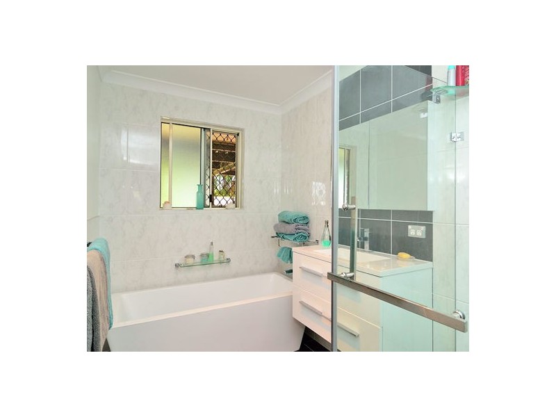 953 Middle Road, Peak Crossing QLD 4306