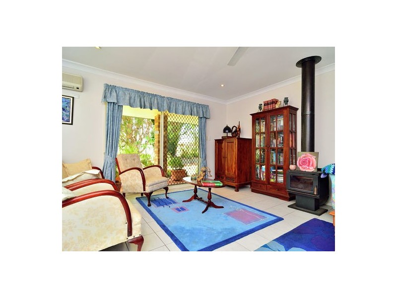 953 Middle Road, Peak Crossing QLD 4306