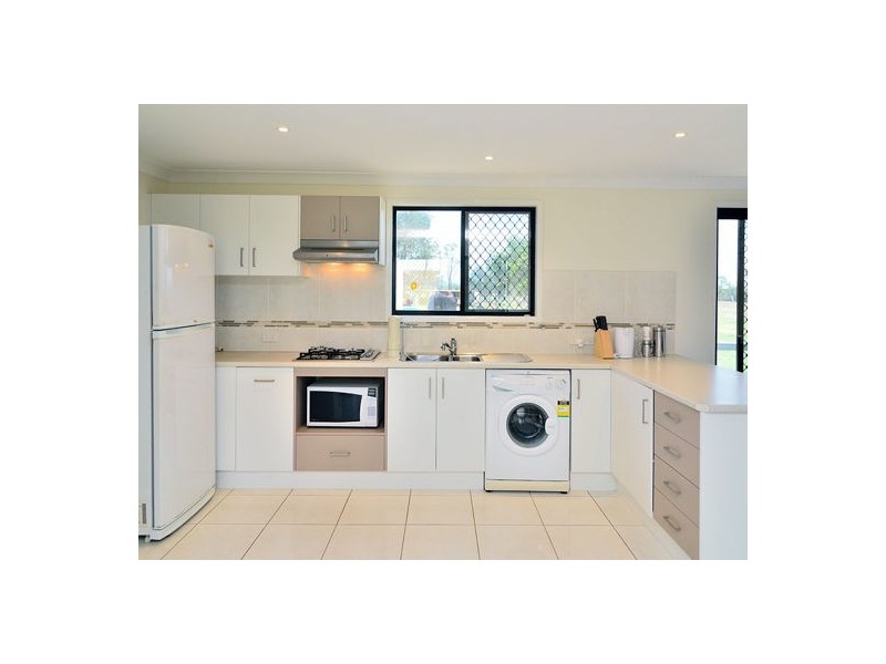 953 Middle Road, Peak Crossing QLD 4306