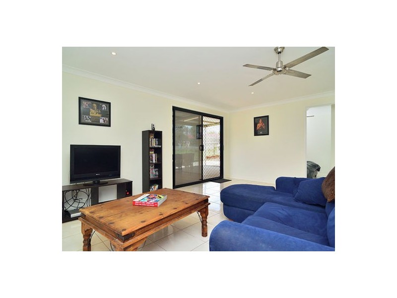 953 Middle Road, Peak Crossing QLD 4306