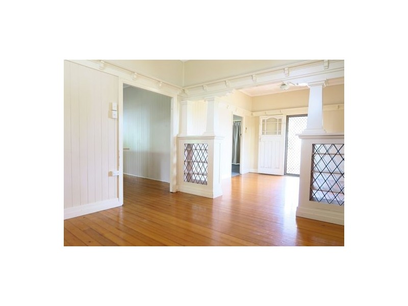 9 Waterworks Road, North Ipswich QLD 4305