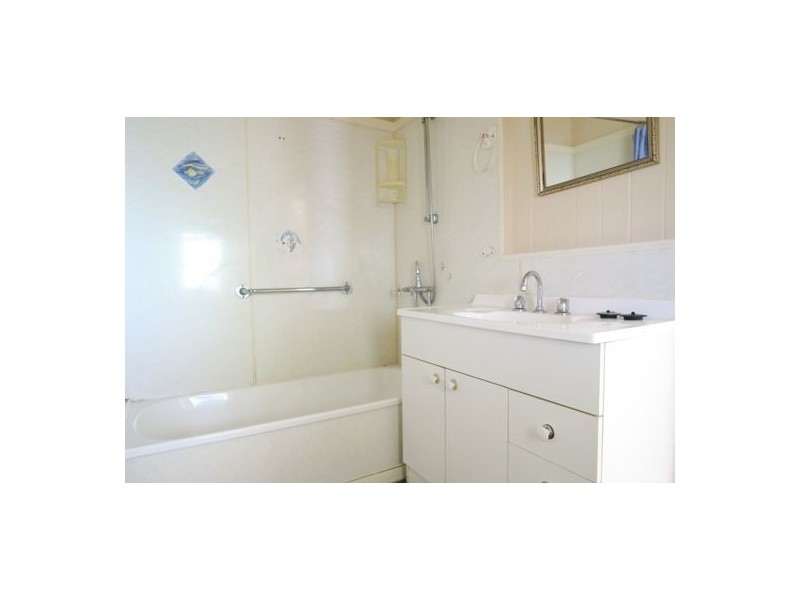 9 Waterworks Road, North Ipswich QLD 4305