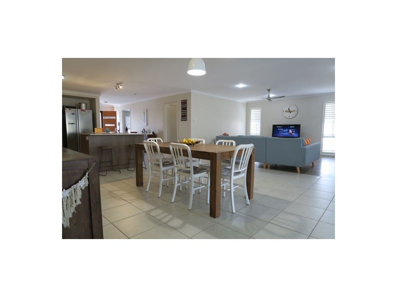 4 Fulham Close, Deebing Heights QLD 4306