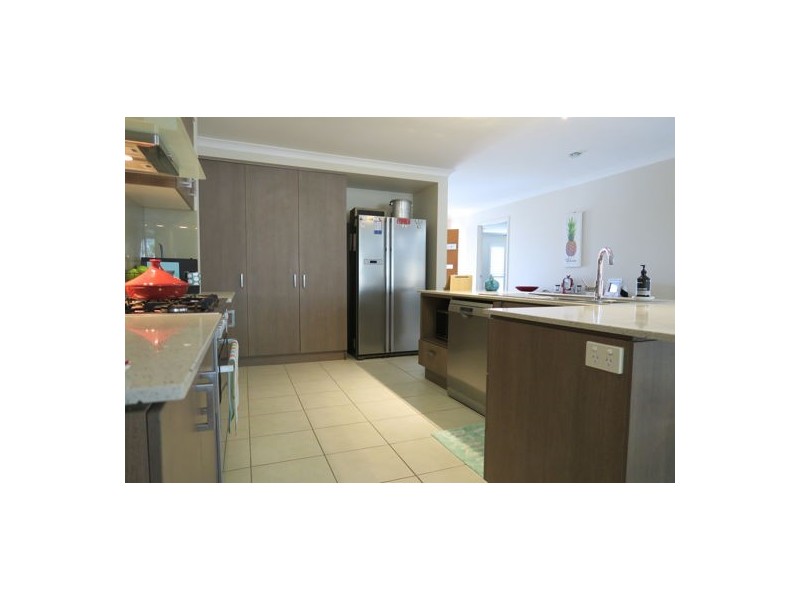 4 Fulham Close, Deebing Heights QLD 4306