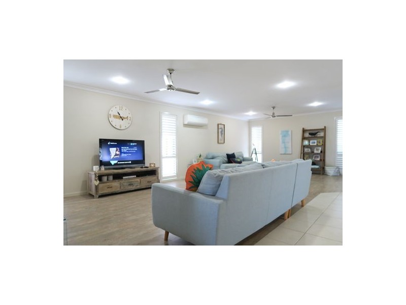 4 Fulham Close, Deebing Heights QLD 4306
