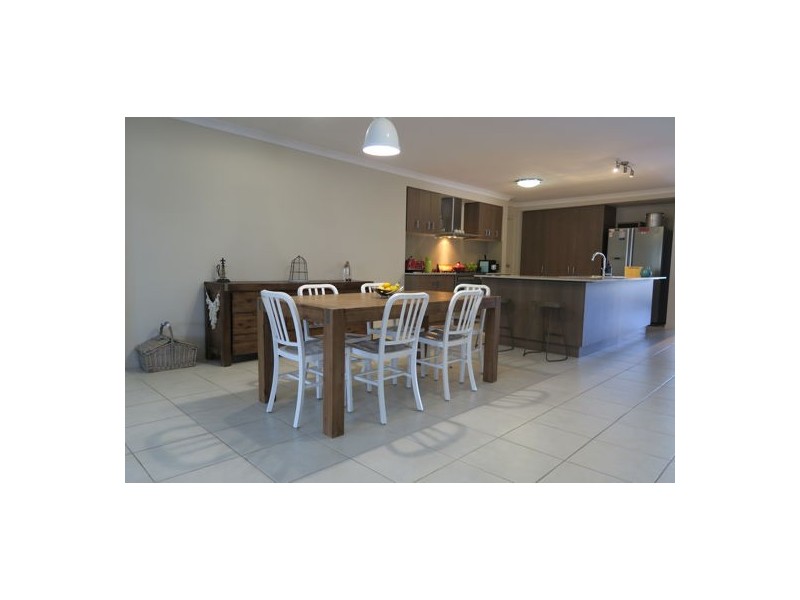4 Fulham Close, Deebing Heights QLD 4306