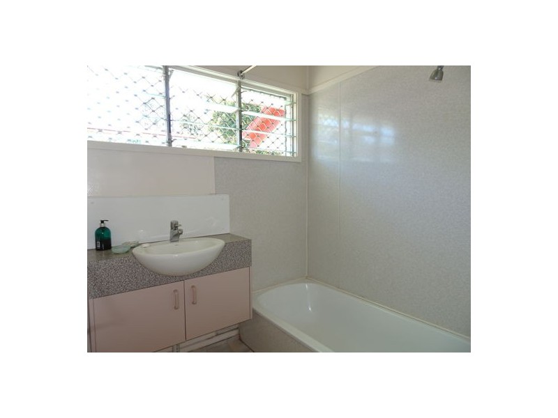 34 Wentworth Street, Leichhardt QLD 4305