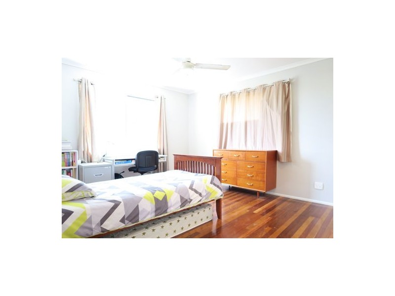 2 Berry Street, Churchill QLD 4305
