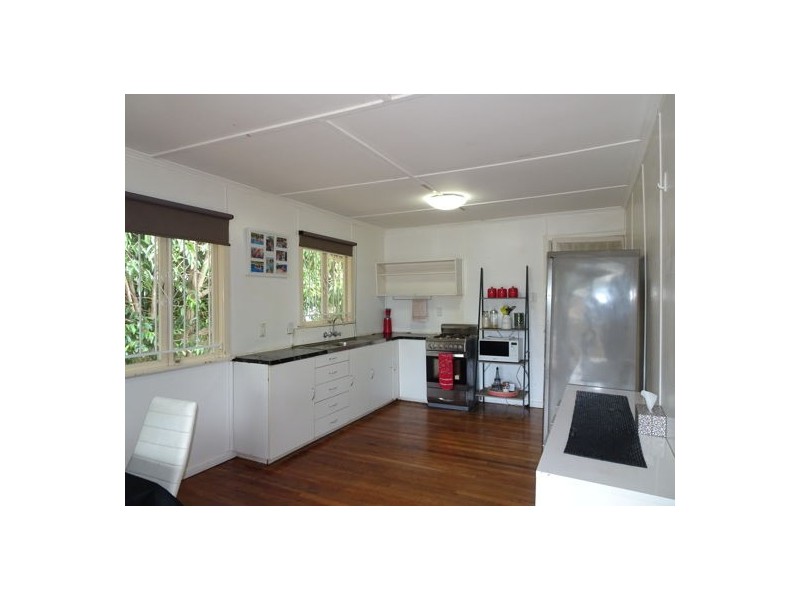13 Phyllis Street, Eastern Heights QLD 4305