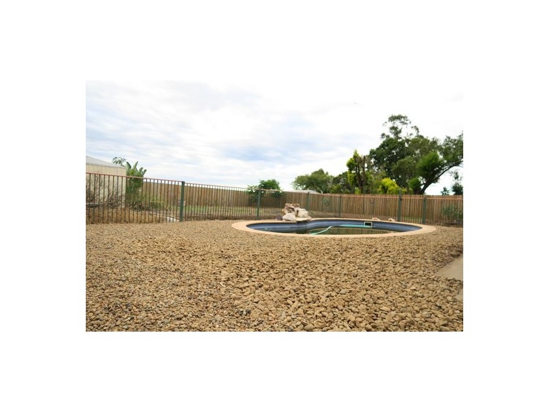 16 Midland Street, Yamanto QLD 4305