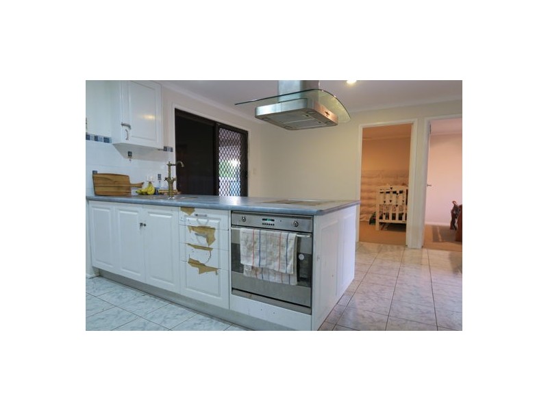 16 Midland Street, Yamanto QLD 4305