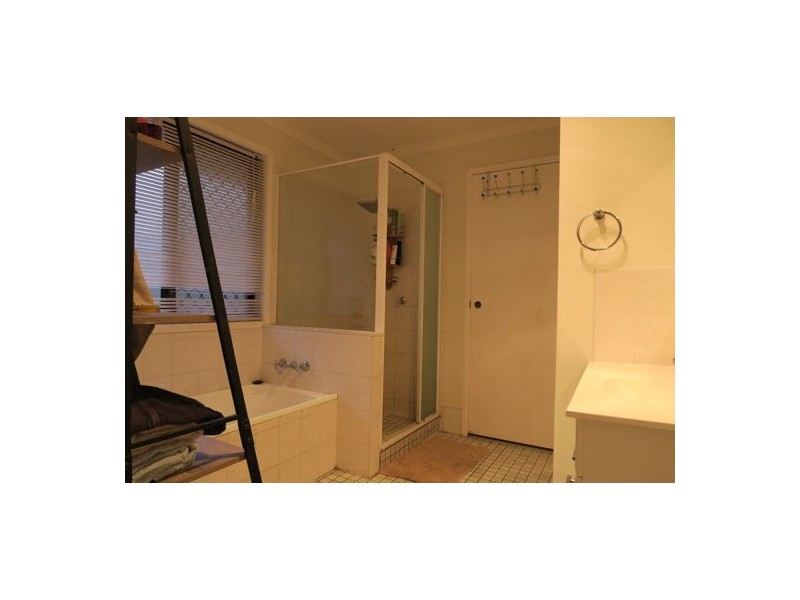 16 Midland Street, Yamanto QLD 4305