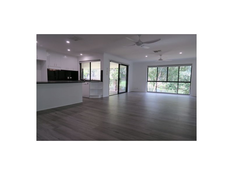 82 Oakview Circuit, Brookwater QLD 4300