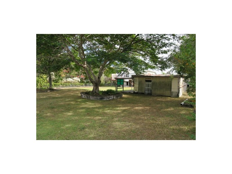124 South Station Road, Silkstone QLD 4304
