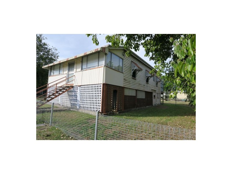 124 South Station Road, Silkstone QLD 4304