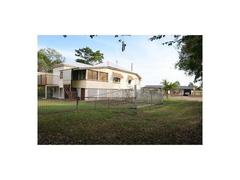 124 South Station Road, Silkstone QLD 4304